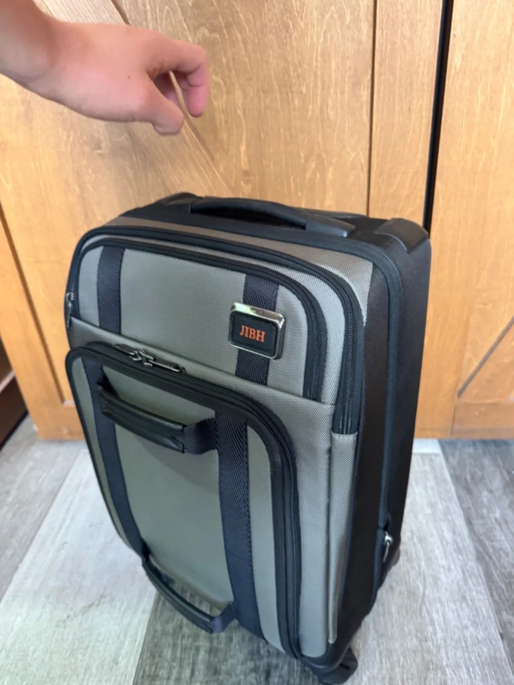 Tumi Merge International Front Lid 4 Wheeled Carry-On
